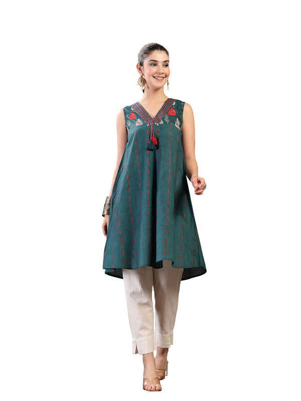 Kimayra Rayon Calf Length Solid Sleeveless V Neck A Line Kurta
