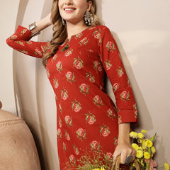 Kimayra Rayon Hip Length Printed 3/4 Sleeve Round Neck Straight Top