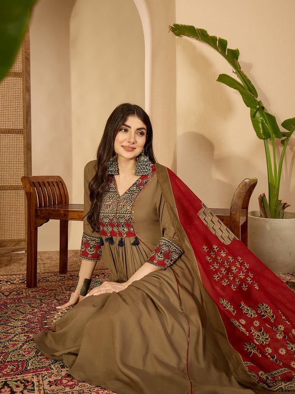 Kimayra Rayon Calf Length Solid 3/4 Sleeve V-Neck Flared Kurta Suit Set