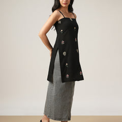 Kimayra Cotton Mid Length Printed Sleeveless Square Neck Straight Kurta