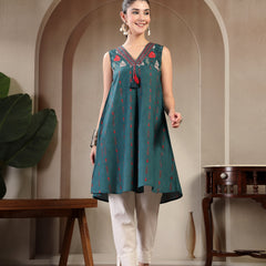 Kimayra Rayon Calf Length Solid Sleeveless V Neck A Line Kurta