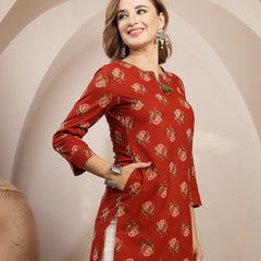 Kimayra Rayon Hip Length Printed 3/4 Sleeve Round Neck Straight Top