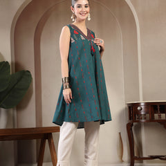 Kimayra Rayon Calf Length Solid Sleeveless V Neck A Line Kurta