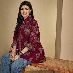 Kimayra Rayon Hip Length Printed 3/4 Sleeve Shirt Collar Flared Top