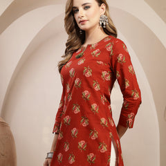 Kimayra Rayon Hip Length Printed 3/4 Sleeve Round Neck Straight Top