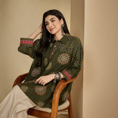 Kimayra Rayon Hip Length Printed 3/4 Sleeve Shirt Collar Flared Top