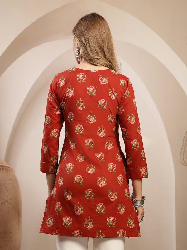 Kimayra Rayon Hip Length Printed 3/4 Sleeve Round Neck Straight Top