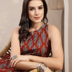 Kimayra Rayon Calf Length Printed Sleeveless Round Neck Straight Kurta