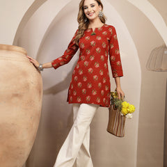 Kimayra Rayon Hip Length Printed 3/4 Sleeve Round Neck Straight Top