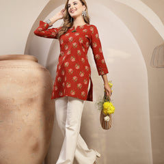 Kimayra Rayon Hip Length Printed 3/4 Sleeve Round Neck Straight Top
