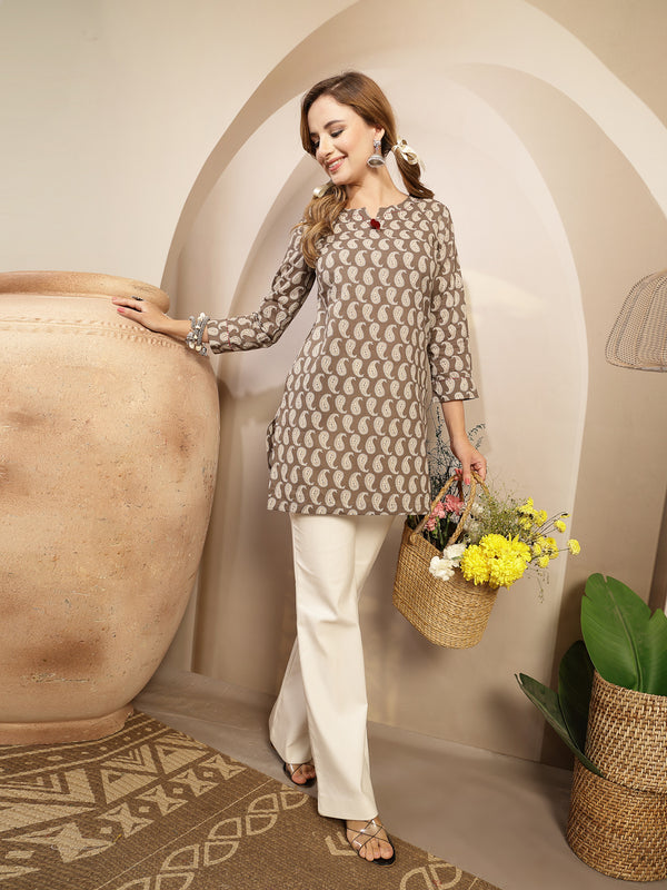 Kimayra Cotton Hip Length Printed 3/4 Sleeve Round Neck Straight Top