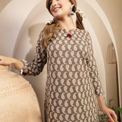 Kimayra Cotton Hip Length Printed 3/4 Sleeve Round Neck Straight Top
