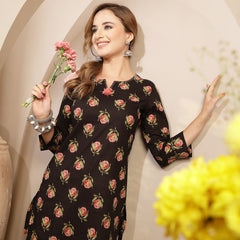 Kimayra Rayon Hip Length Printed 3/4 Sleeve Round Neck Straight Top
