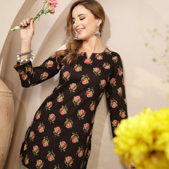 Kimayra Rayon Hip Length Printed 3/4 Sleeve Round Neck Straight Top